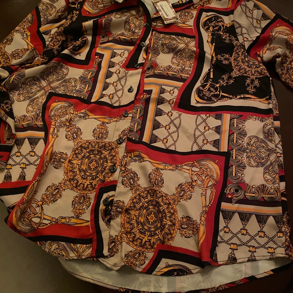 Beautiful chain print shirt